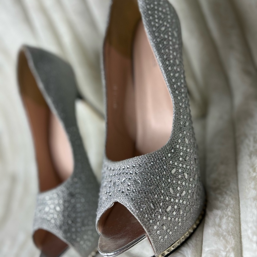 Rhinestones & Glitter Elegant Silver Peep-Toe Heels